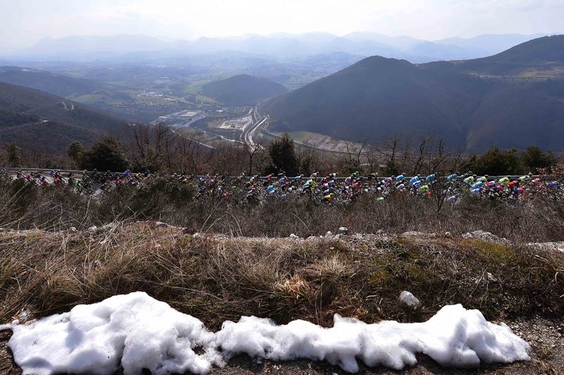 Tirreno-Adriatico - stage 4 - Cycling: 50th Tirreno - Adriatico 2015 / Stage 4 
Illustration Illustratie / Peleton Peloton / POGGIO SAN ROMUALDO 934m / Snow Neige Sneeuw / Landscape Paysage Landschap / 
Indicatore (Arezzo) - Castelraimondo (226Km)/ 
Stage Rit /(c) Tim De Waele

