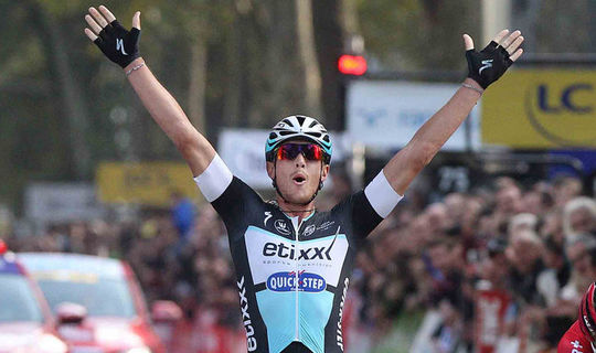 Parijs-Tours: Matteo Trentin sluit seizoen af met zege