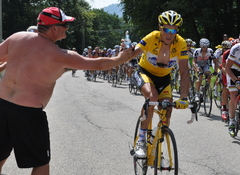 Tour de France 2010 - Chavanel neemt drinken aan onze camper op de Col de la Ramaz - 