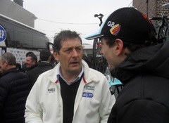 start Kuurne- Brussel- Kuurne 2012/ Rik Van Slycke en Verbeke T. praten na over Tour Down Under