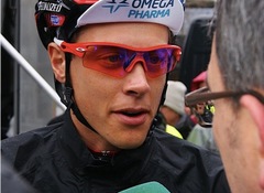 Niki Terpstra aan de start van Dwars door Vlaanderen in Roeselare.
