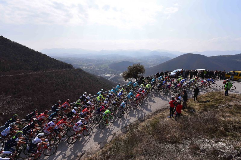 Tirreno-Adriatico - stage 4 - Cycling: 50th Tirreno - Adriatico 2015 / Stage 4 
Illustration Illustratie / Peleton Peloton / POGGIO SAN ROMUALDO 934m / Mountains Montagnes Bergen / Landscape Paysage Landschap / 
Indicatore (Arezzo) - Castelraimondo (226Km)/ 
Stage Rit /(c) Tim De Wael