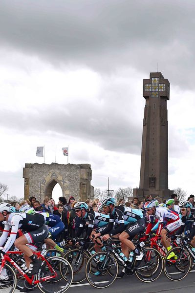 Driedaagse De Panne - Koksijde - stage 1 - Cycling: 39th 3 Days De Panne 2015 / Stage 1
Illustration Illustratie / Ijzertoren WOI meomorial / VAN KEIRSBULCK Guillaume (BEL)/ KEISSE Iljo (BEL)/ Peleton Peloton / Landscape Paysage Landschap / 
De Panne - Zottegem (201,6Km)/ 
Daagse Jours / Rit Etape