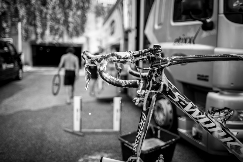Mechanics @ La Vuelta - Stage 6: Cordoba - Sierra de Cazorla 200.3 km Photo: Jim Fryer / BrakeThrough Media