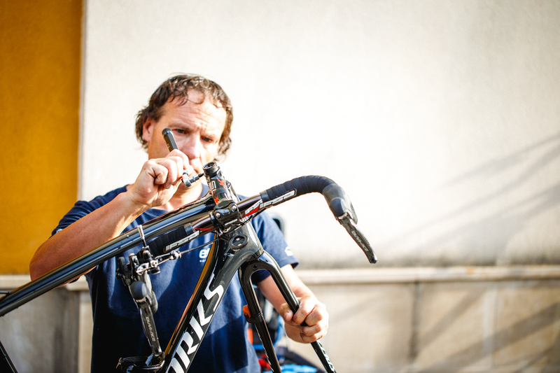 Mechanics @ La Vuelta - Stage 6: Cordoba - Sierra de Cazorla, 200.3 KM Photo: Iri Greco / BrakeThrough Media