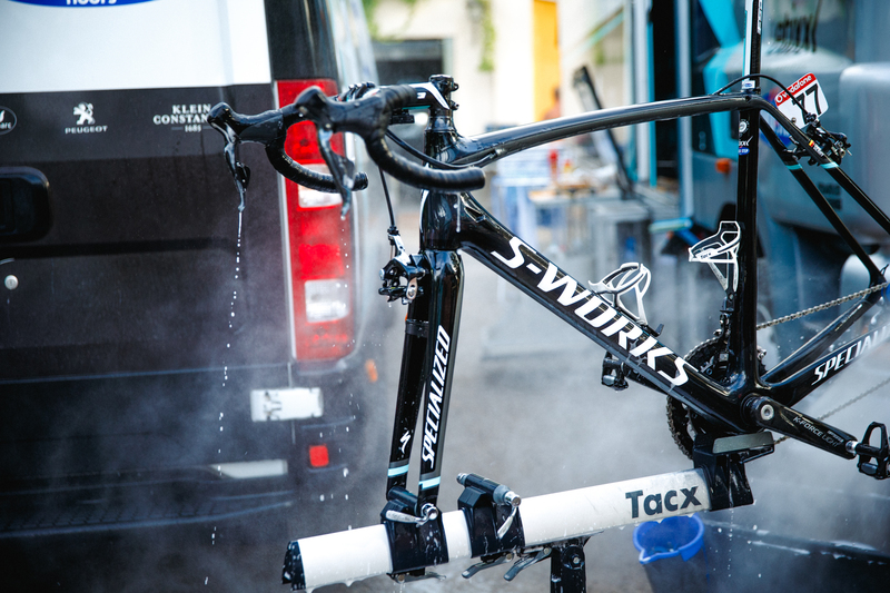 Mechanics @ La Vuelta - Stage 6: Cordoba - Sierra de Cazorla, 200.3 KM Photo: Iri Greco / BrakeThrough Media