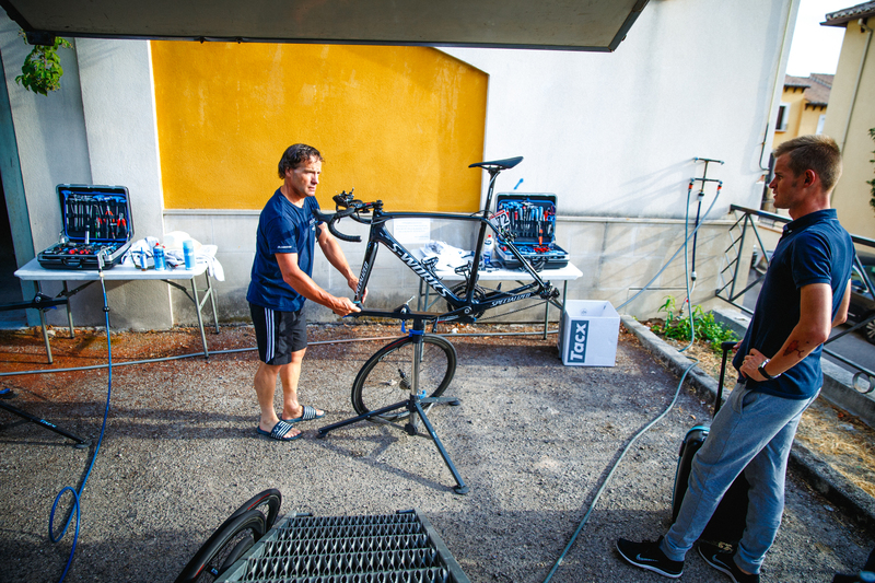 Mechanics @ La Vuelta - Stage 6: Cordoba - Sierra de Cazorla, 200.3 KM Photo: Iri Greco / BrakeThrough Media