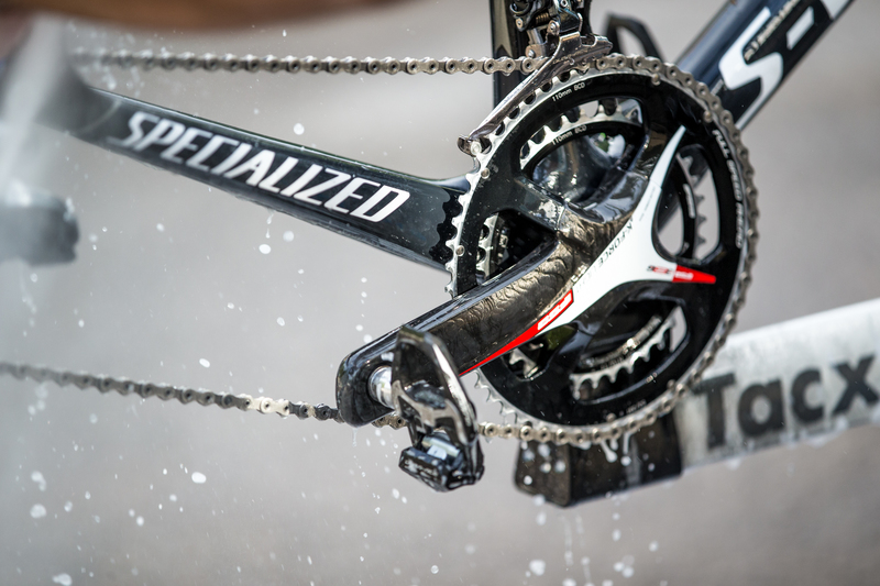 Mechanics @ La Vuelta - Stage 6: Cordoba - Sierra de Cazorla 200.3 km Photo: Jim Fryer / BrakeThrough Media