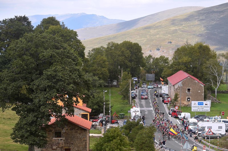 Vuelta a España - stage 14 - Cycling: 70th Tour of Spain 2015 / Stage 14
Illustration Illustratie/ Peloton Peleton/ Landscape Paysage/ Mountains Montagnes Bergen/ 
Vitoria-Alto Campoo. Fuente del Chivo 1980m (215Km)/
Rit Etape / Vuelta Tour d'Espagne Ronde van Spanje /(c)Tim De Waele
