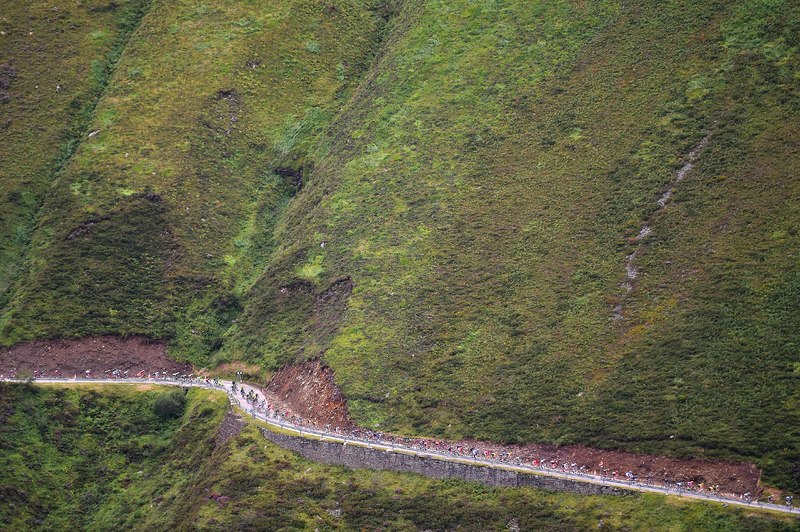 Vuelta a España - stage 14 - Cycling: 70th Tour of Spain 2015 / Stage 14
Illustration Illustratie/ Peloton Peleton/ Landscape Paysage/ Mountains Montagnes Bergen/ 
Vitoria-Alto Campoo. Fuente del Chivo 1980m (215Km)/
Rit Etape / Vuelta Tour d'Espagne Ronde van Spanje /(c)Tim De Waele
