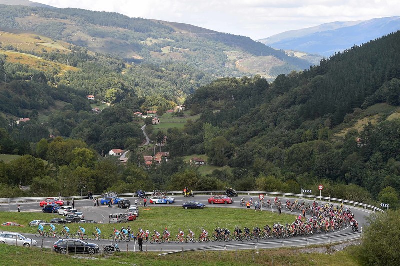 Vuelta a España - stage 14 - Cycling: 70th Tour of Spain 2015 / Stage 14
Illustration Illustratie/ Peloton Peleton/ Landscape Paysage/ Mountains Montagnes Bergen/ 
Vitoria-Alto Campoo. Fuente del Chivo 1980m (215Km)/
Rit Etape / Vuelta Tour d'Espagne Ronde van Spanje /(c)Tim De Waele