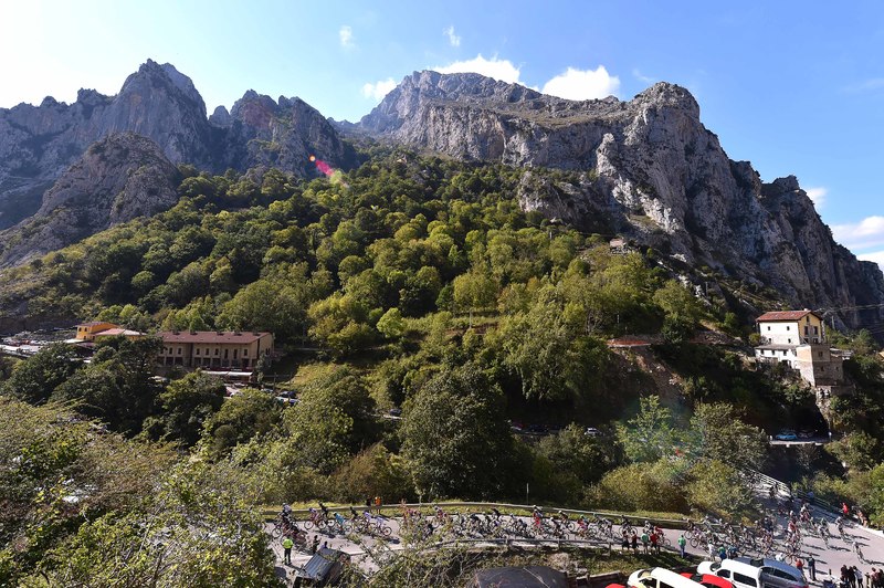 Vuelta a España - stage 15 - Cycling: 70th Tour of Spain 2015 / Stage 15 
Illustration Illustratie / Alto de Sotres 1230m / Peleton Peloton / Mountains Montagnes Bergen / Landscape Paysage Landschap /  
Comillas - Sotres Cabrales 1230m (175,8Km)/ 
Rit Etape / Vuelta Tour d'Espagne Ro