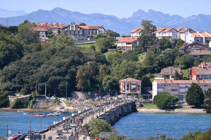 Vuelta a España - stage 15 - Cycling: 70th Tour of Spain 2015 / Stage 15
Illustration Illustratie/ Peloton Peleton/ Landscape Paysage/ Bridge Pont/ River/ Mountains Montagnes Bergen/
Comillas - Sostres. Cabrales 1.230m (175.8Km)/
Rit Etape / Vuelta Tour d'Espagne Ronde van Spanje /(c
