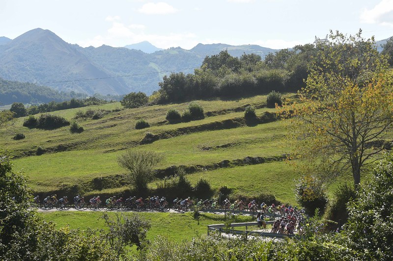 Vuelta a España - stage 15 - Cycling: 70th Tour of Spain 2015 / Stage 15
Illustration Illustratie/ Peloton Peleton/ Landscape Paysage/ Mountains Montagnes Bergen/ 
Comillas - Sostres. Cabrales 1.230m (175.8Km)/
Rit Etape / Vuelta Tour d'Espagne Ronde van Spanje /(c)Tim De Waele 