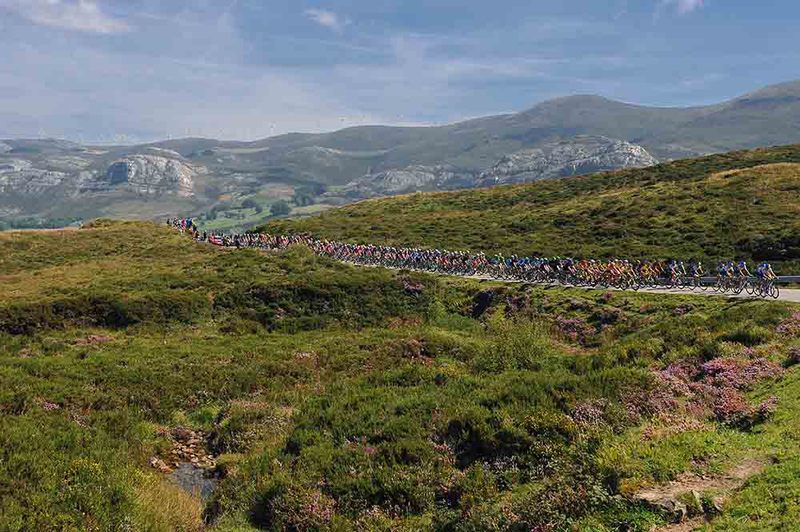 La Vuelta a España - stage 13 - Cycling: 69th Tour of Spain 2014 / Stage 13 
Illustration Illustratie / Peleton Peloton / ALTO ESTACAS DE TRUEBA (1150m) Mountains Montagnes Bergen / Landscape Paysage Landschap / 
Belorado - Obregon Parque De Cabarceno 170m (188,7Km)/ 
Vuelta Tour d'Espa