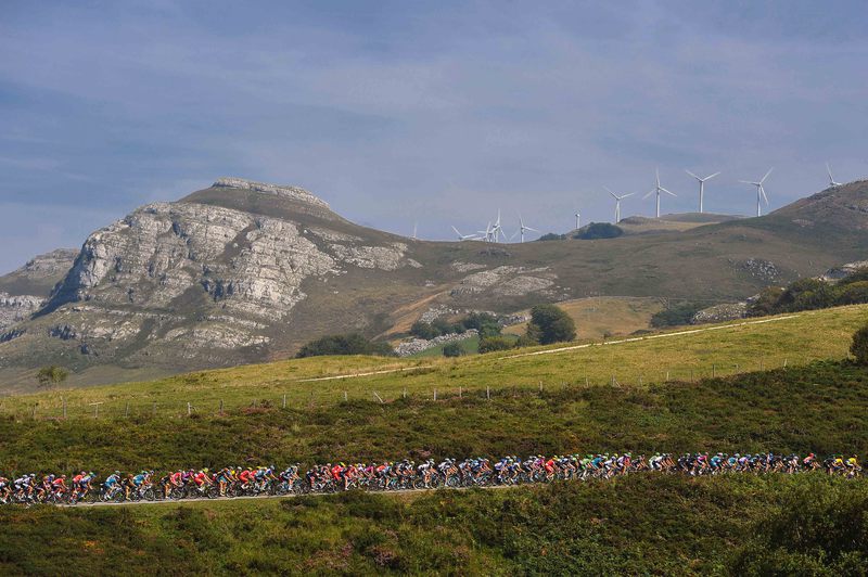 La Vuelta a España - stage 13 - Cycling: 69th Tour of Spain 2014 / Stage 13 
Illustration Illustratie / Peleton Peloton / ALTO ESTACAS DE TRUEBA (1150m) Mountains Montagnes Bergen / Landscape Paysage Landschap / 
Belorado - Obregon Parque De Cabarceno 170m (188,7Km)/ 
Vuelta Tour d'Espa