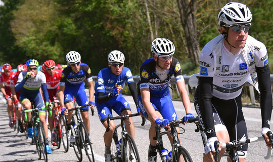 Jungels defends white jersey on Giro mountain top finish